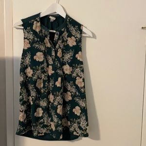 3/$20 Green flowered short sleeve blouse. Size S.
